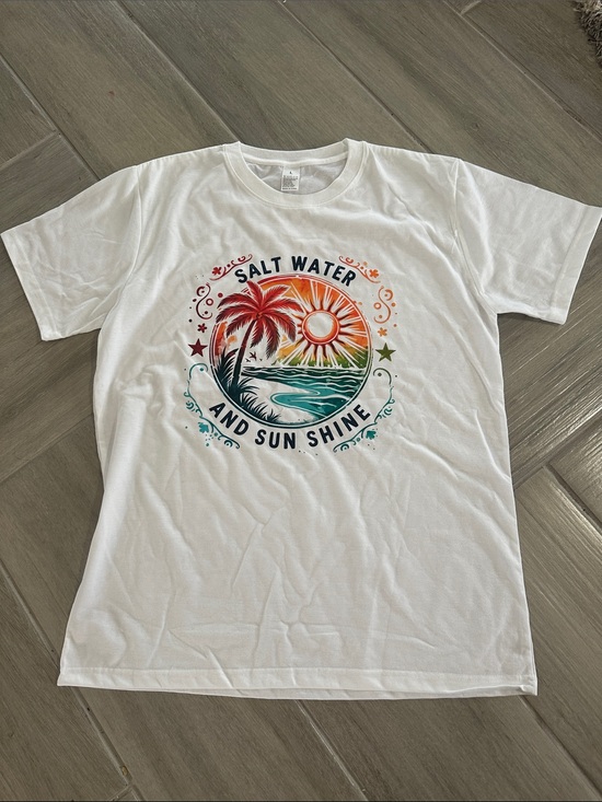 Unk Tops - 🚨2 for $10 🚨NWOT White Graphic Tee – Salt Water and Sun Shine